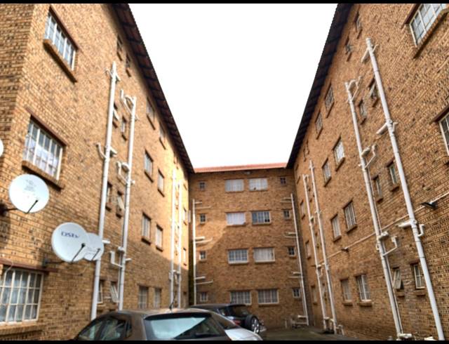1 BEDROOM APARTMENT FOR SALE IN RANDFONTEIN CENTRAL